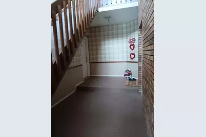 15 Creekside Circle #B, Elgin, IL 60123 - Photo 2