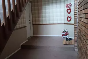 15 Creekside Cir, Elgin, IL 60123 - Photo 2