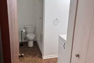 15 Creekside Cir, Elgin, IL 60123 - Photo 12