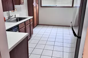 15 Creekside Cir, Elgin, IL 60123 - Photo 4