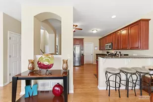 467 Vaughn Cir, Aurora, IL 60502 - Photo 8