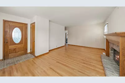 735 Westgate Drive, Aurora, IL 60506 - Photo 2