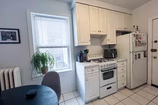 654 W Oakdale Ave, Chicago, IL 60657 - Photo 2