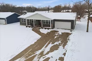 214 Garnett Ave, Winthrop Harbor, IL 60096 - Photo 2