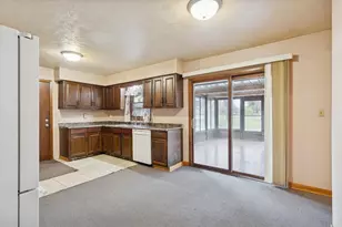 5732 Colleen Ave, Rockford, IL 61109 - Photo 10