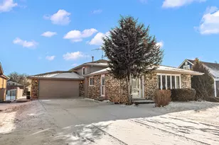 9745 S 81st Ave, Palos Hills, IL 60465 - Photo 1