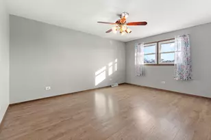 9745 S 81st Ave, Palos Hills, IL 60465 - Photo 10