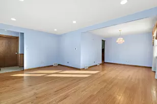 9745 S 81st Ave, Palos Hills, IL 60465 - Photo 4