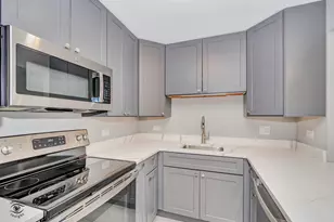 7302 Blackstone Ave, Justice, IL 60458 - Photo 10