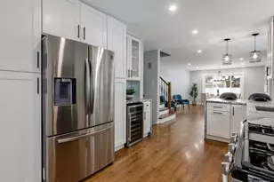 7225 N East Prairie Rd, Lincolnwood, IL 60712 - Photo 8