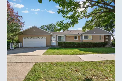 7225 N East Prairie Road, Lincolnwood, IL 60712 - Photo 2