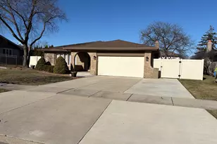 8320 Heather Ln, Tinley Park, IL 60477 - Photo 2