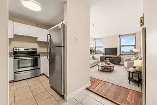 3660 N Lake Shore Dr, Chicago, IL 60613 - Photo 2