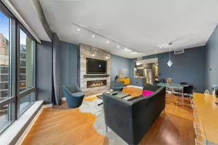 130 N Garland Ct, Chicago, IL 60602 - Photo 2