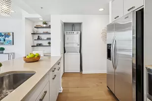 240 E Illinois St, Chicago, IL 60611 - Photo 4