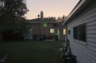 7749 Odell Ave, Bridgeview, IL 60455 - Photo 18