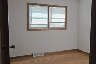 7749 Odell Ave, Bridgeview, IL 60455 - Photo 12