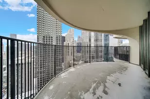 300 N State St, Chicago, IL 60654 - Photo 12