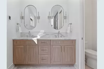 2433 W Cuyler Avenue, Chicago, IL 60618 - Photo 32