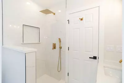 5529 W Cornelia Avenue, Chicago, IL 60641 - Photo 8