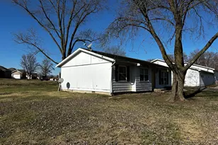 1502 S Pine St, Centralia, IL 62801 - Photo 4