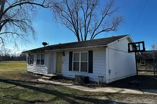 1502 S Pine St, Centralia, IL 62801 - Photo 2