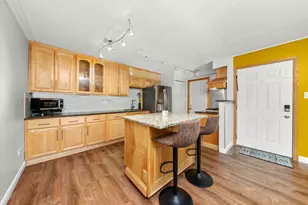 7932 W 93rd St, Hickory Hills, IL 60457 - Photo 8