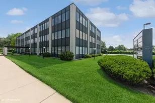 600 Russel Ct, Woodstock, IL 60098 - Photo 4