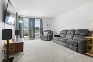 404 Grandview Dr, Normal, IL 61761 - Photo 4