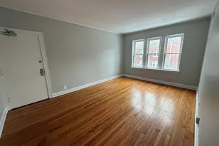 2006 W Jarvis Ave, Chicago, IL 60645 - Photo 2