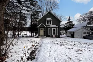 551 N 1st St, Geneva, IL 60134 - Photo 1