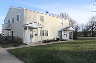 184 Betty Ct, Bartlett, IL 60103 - Photo 1