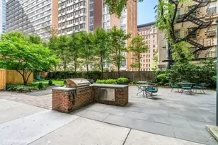 230 E Delaware Pl, Chicago, IL 60611 - Photo 20