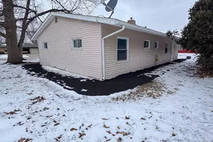 138 Garden Dr, Belvidere, IL 61008 - Photo 8