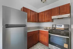 1635 W Morse Ave, Chicago, IL 60626 - Photo 2