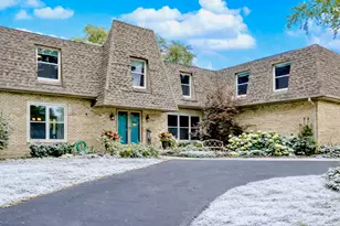 842 Winmoor Dr, Sleepy Hollow, IL 60118 - Photo 2