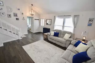 1014 Stonehedge Ct, Crystal Lake, IL 60014 - Photo 4