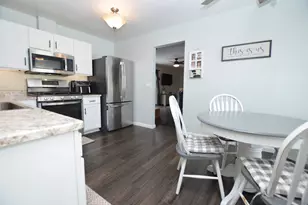 1014 Stonehedge Ct, Crystal Lake, IL 60014 - Photo 8