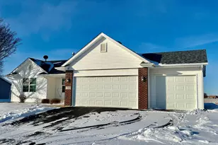1940 Burnett Dr, Belvidere, IL 61008 - Photo 2