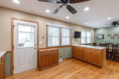 1802 W Pheasant Trail, Mount Prospect, IL 60056 - Photo 12