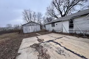 454 S 7th Ave, Canton, IL 61520 - Photo 2