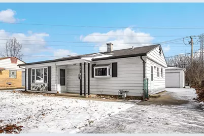 231 E Wayne Place, Wheeling, IL 60090 - Photo 1