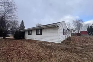 10 E Tamarack St, Canton, IL 61520 - Photo 2