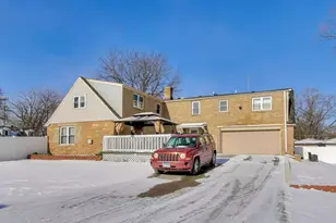 29 S Iowa Ave, Addison, IL 60101 - Photo 1