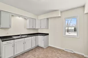 821 Penfield Ave, Joliet, IL 60433 - Photo 8