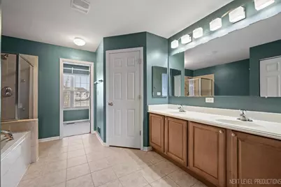 706 Versailles Parkway, Oswego, IL 60543 - Photo 20