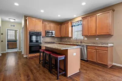 706 Versailles Parkway, Oswego, IL 60543 - Photo 2