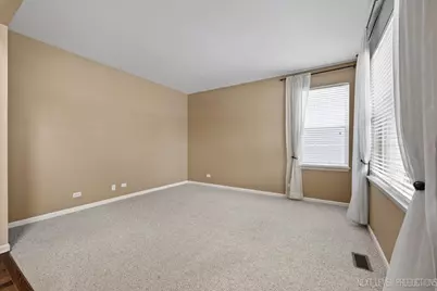 706 Versailles Parkway, Oswego, IL 60543 - Photo 12