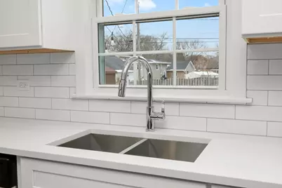 [Address not provided], Worth, IL 60482 - Photo 4