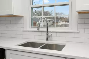 [Address not provided], Worth, IL 60482 - Photo 4